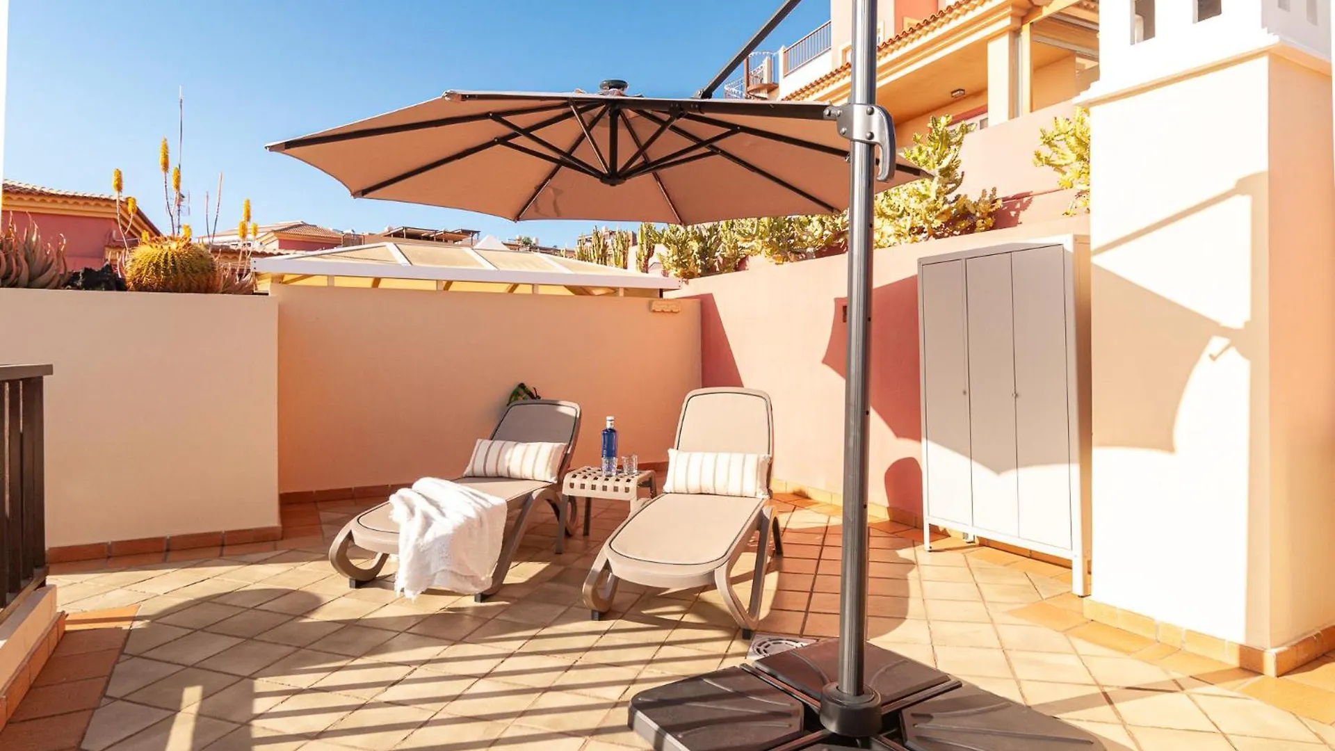 アパート Beautiful 2 Bedroom Penthouse Terrazas Del Duque アデヘ