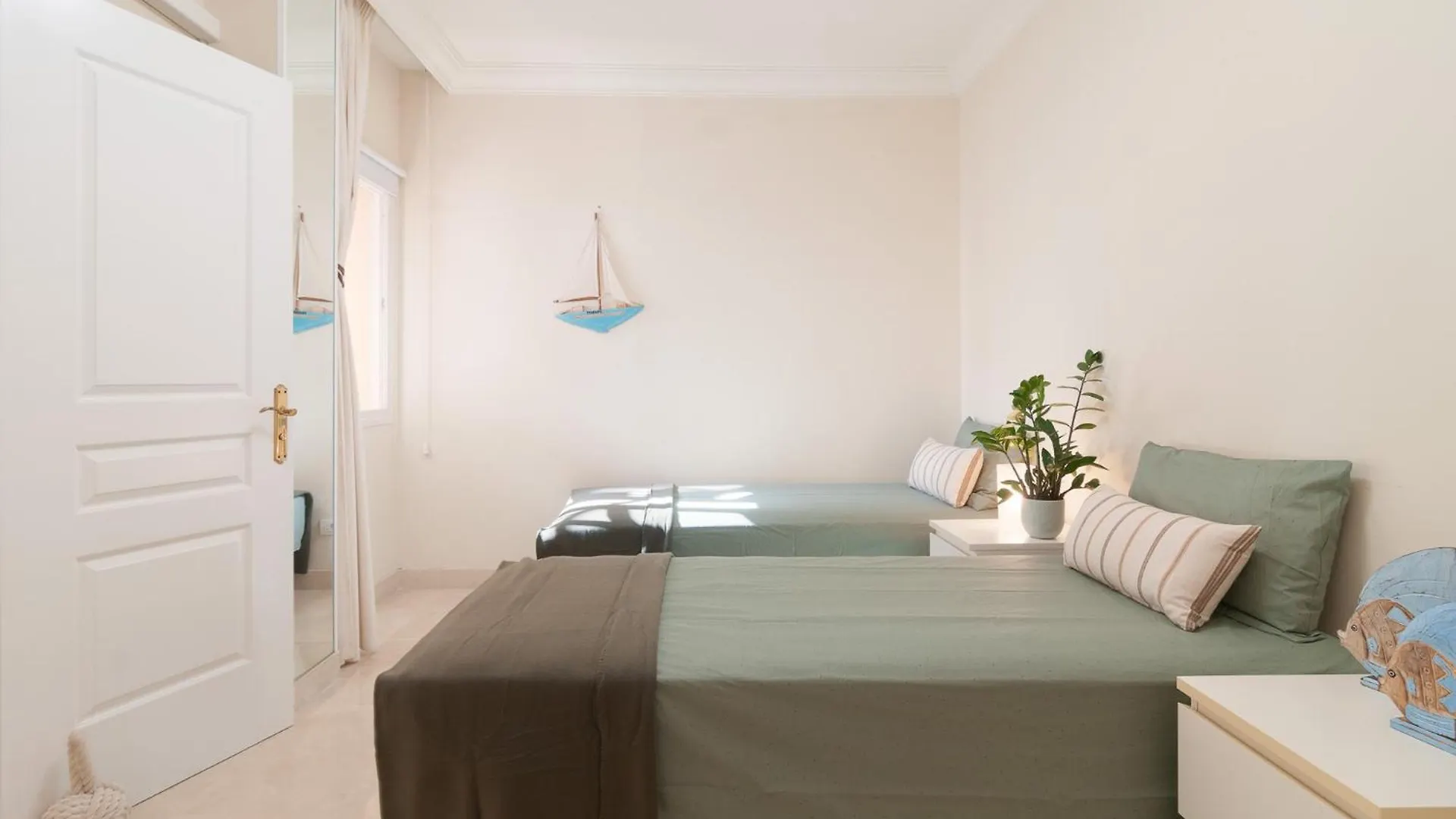 Beautiful 2 Bedroom Penthouse Terrazas Del Duque アデヘ 0*,  スペイン