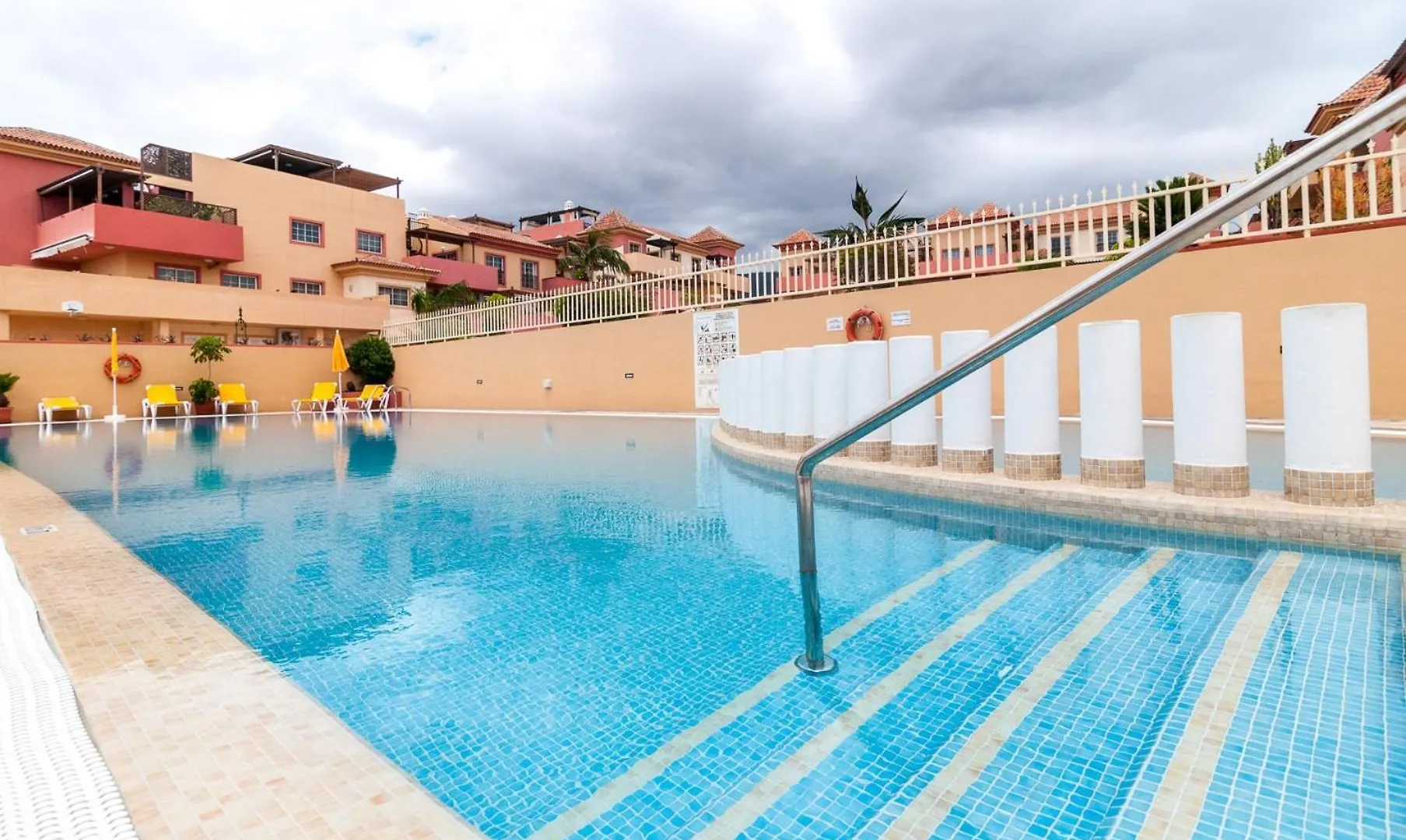 アパート Beautiful 2 Bedroom Penthouse Terrazas Del Duque アデヘ