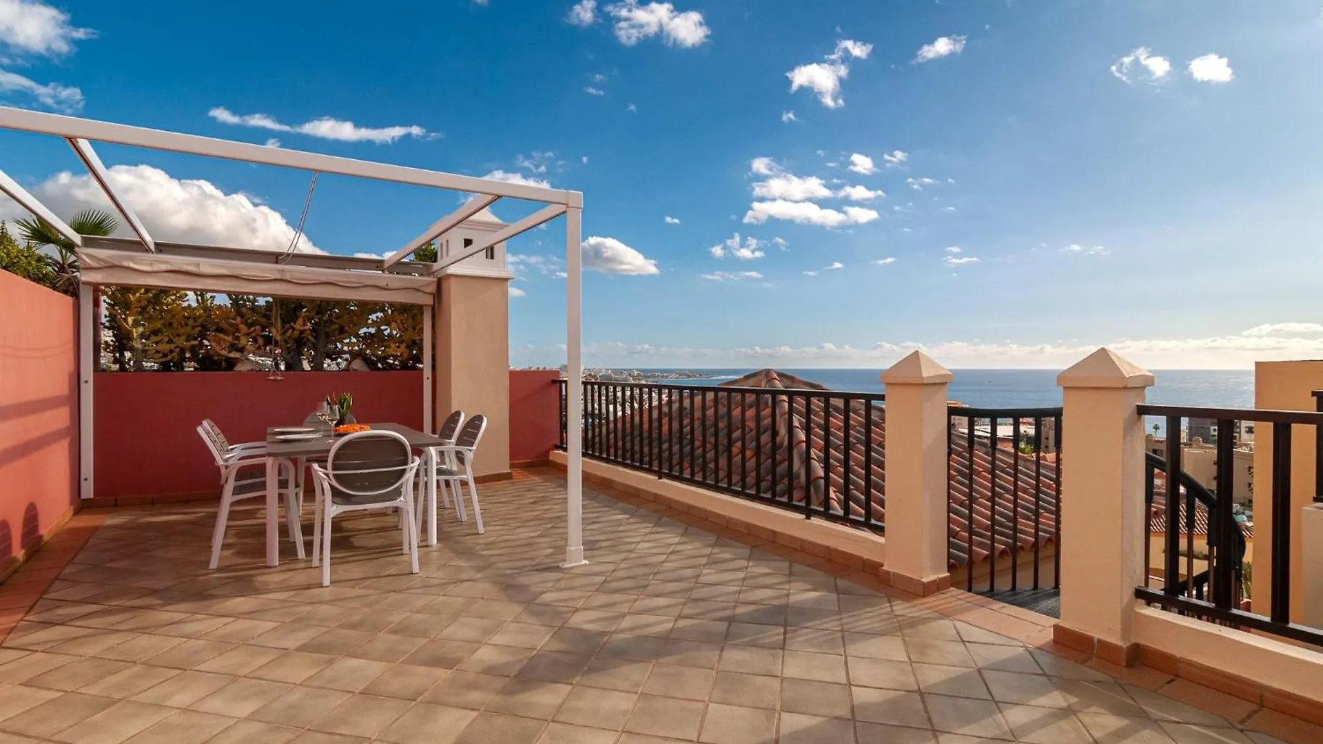 アパート Beautiful 2 Bedroom Penthouse Terrazas Del Duque アデヘ