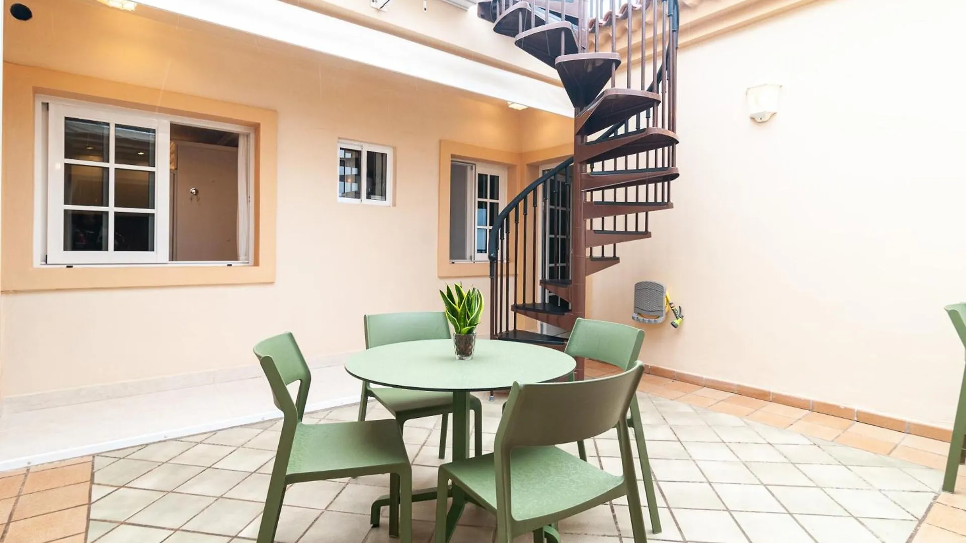 Beautiful 2 Bedroom Penthouse Terrazas Del Duque アデヘ アパート