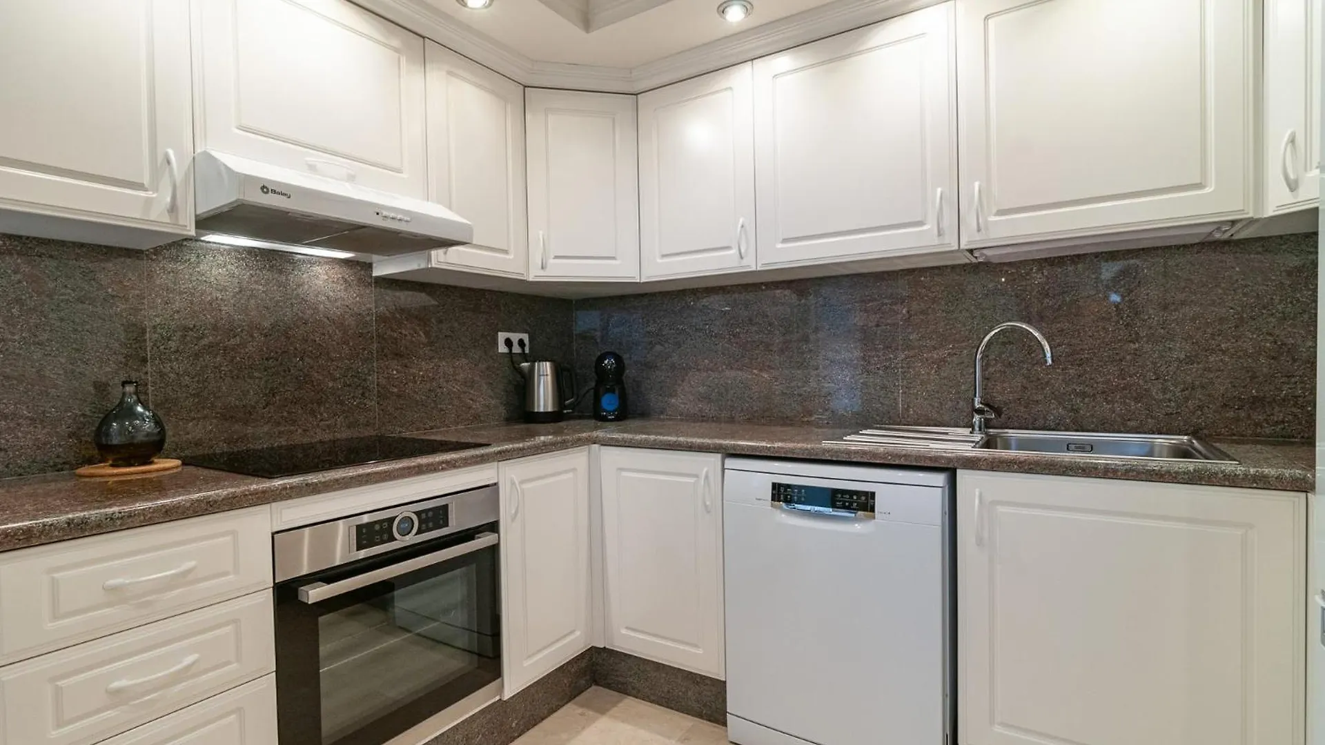 Beautiful 2 Bedroom Penthouse Terrazas Del Duque アデヘ アパート