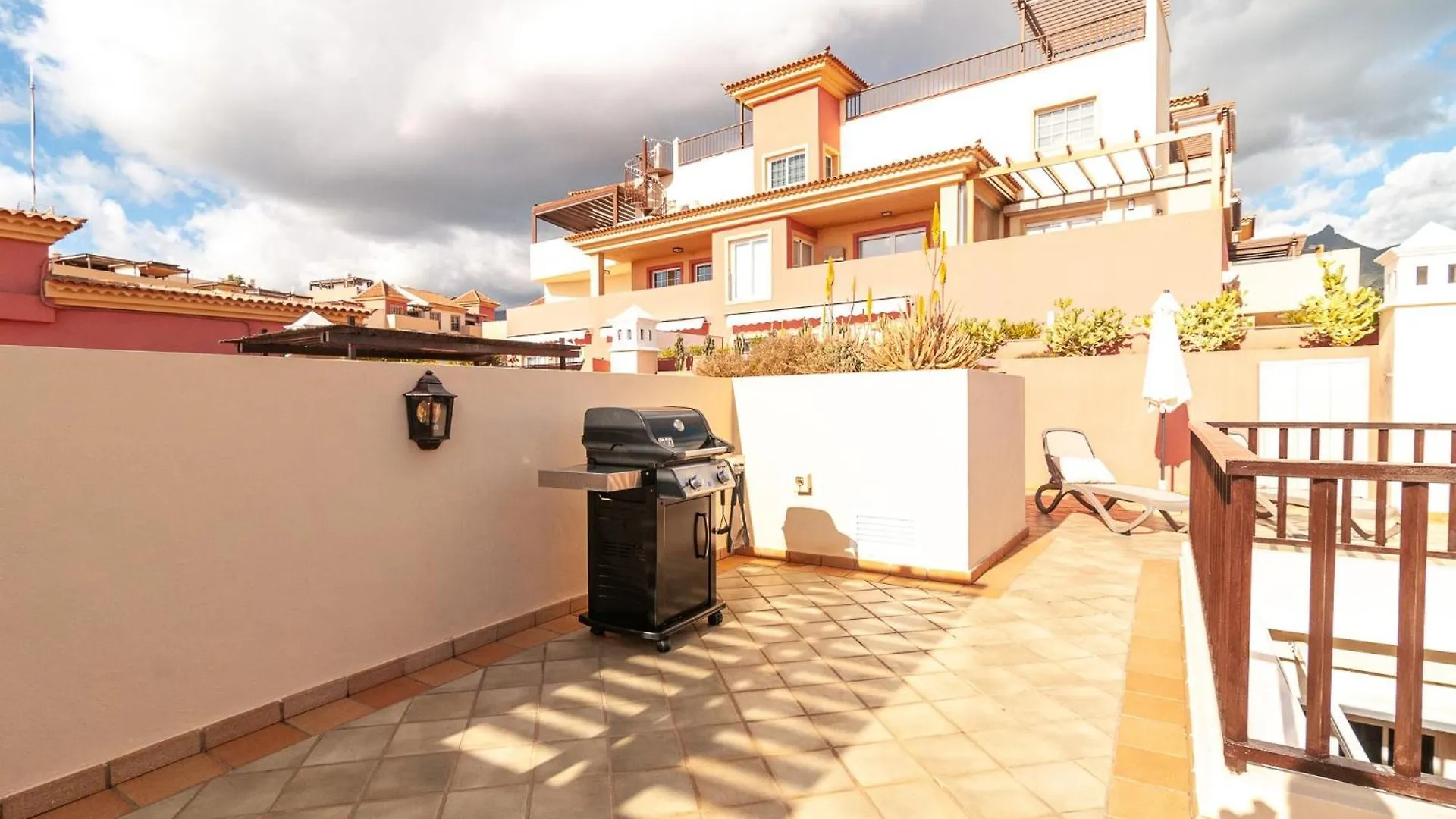 Beautiful 2 Bedroom Penthouse Terrazas Del Duque アデヘ